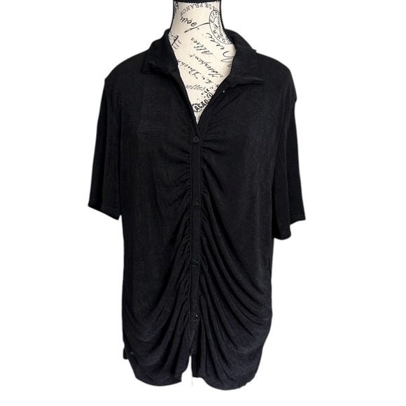 PrettyLittleThing Plus Ruched Button Black Blouse - Picture 1 of 4